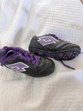Lotto Striker Youth Girl's Soccer Cleats Black Purple Size US 9T